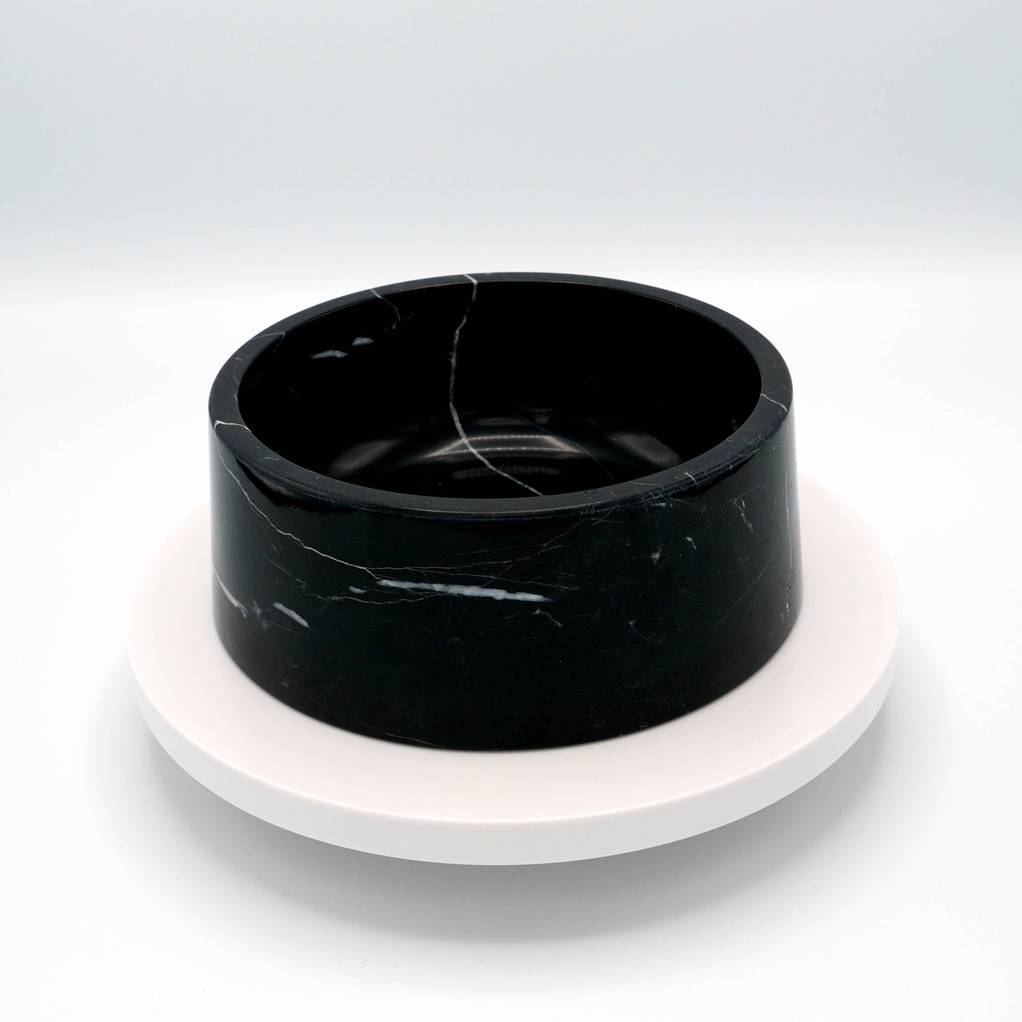 Studio Neva Marmor Wassernapf Hund Nero Marquina – Studio Neva
